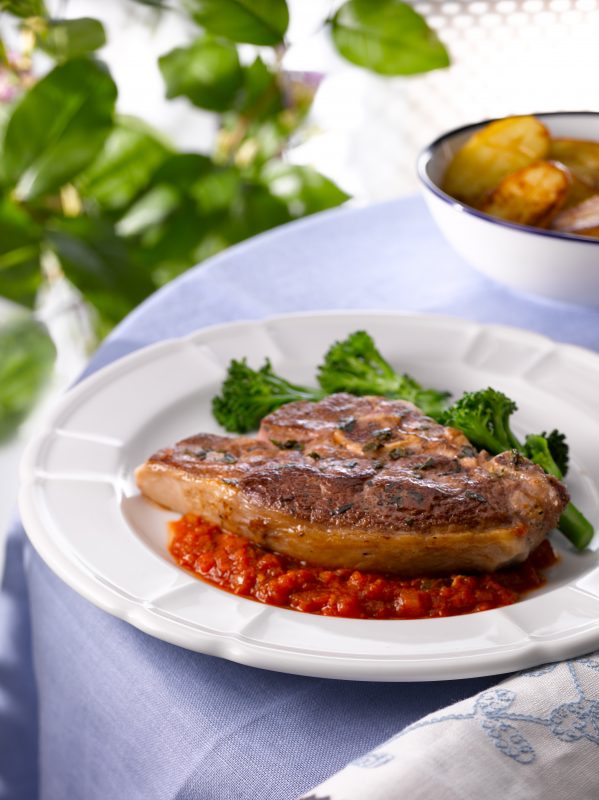 Lamb chops with tomato and smoked pepper sauce